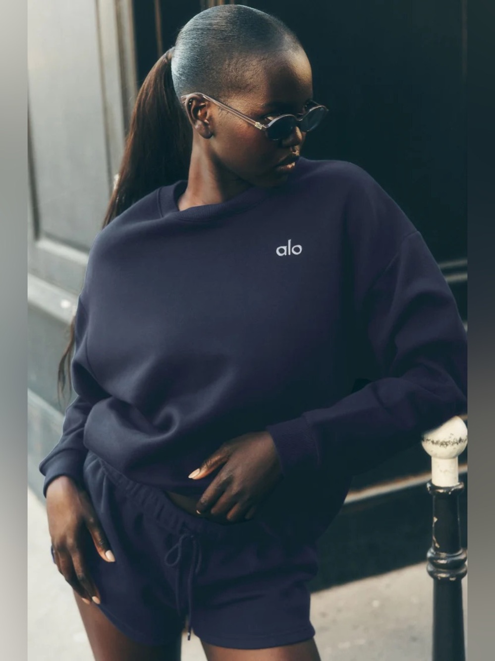 Alo Yoga Accolade Crew Neck Pullover in Navy Size Medium